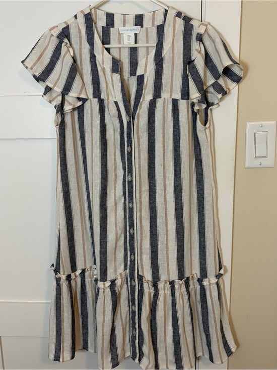 Cynthia Rowley Dresses & Skirts - Cynthia Rowley Striped Top in Navy, Cream & Tan. Linen Blend.
